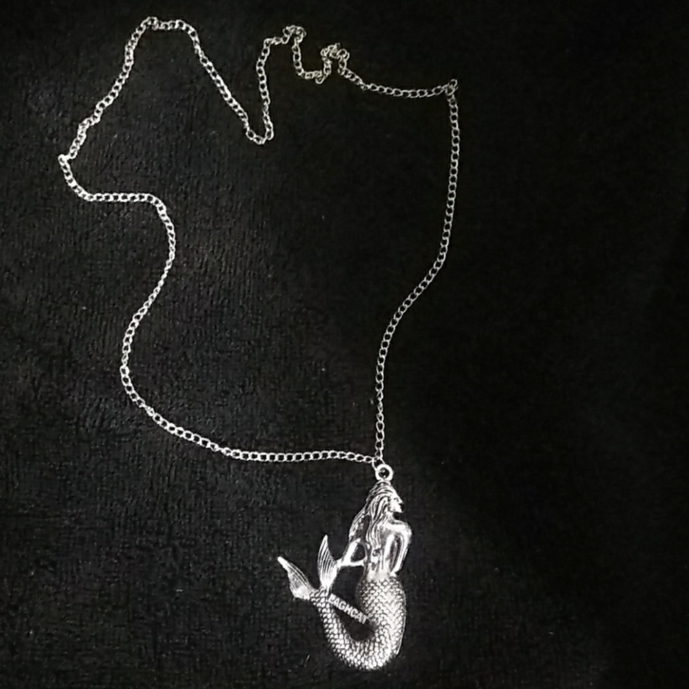 Laghcat Mermaid necklace